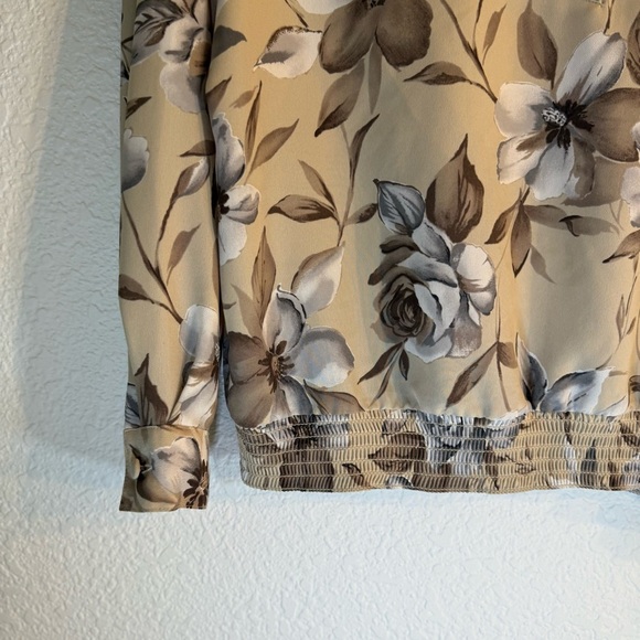 Alfred Dunmer Women’s floral print blouse with a smocked elastic hem. Size 16 - Picture 3 of 7